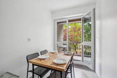 Chic apart with balcony and parking