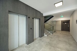 Lift - Mieszczańska Apartment by Renters (Wroclaw)