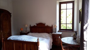 7 bedrooms, iron/ironing board