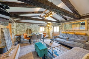 Family House, 2 Bedrooms (Casa La Vida) | Living area | Fireplace - Casa La Vida (Oprtalj)
