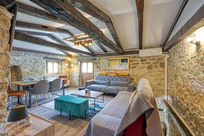 Casa família, 2 quartos (Casa La Vida) | Área de estar | Lareira