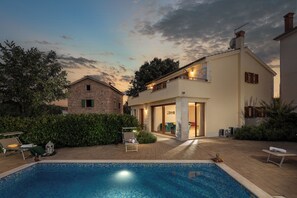 Nhà dành cho gia đình, 2 phòng ngủ, 2 phòng tắm (Villa Mare With Private Pool And) | Hồ bơi | Hồ bơi ngoài trời 