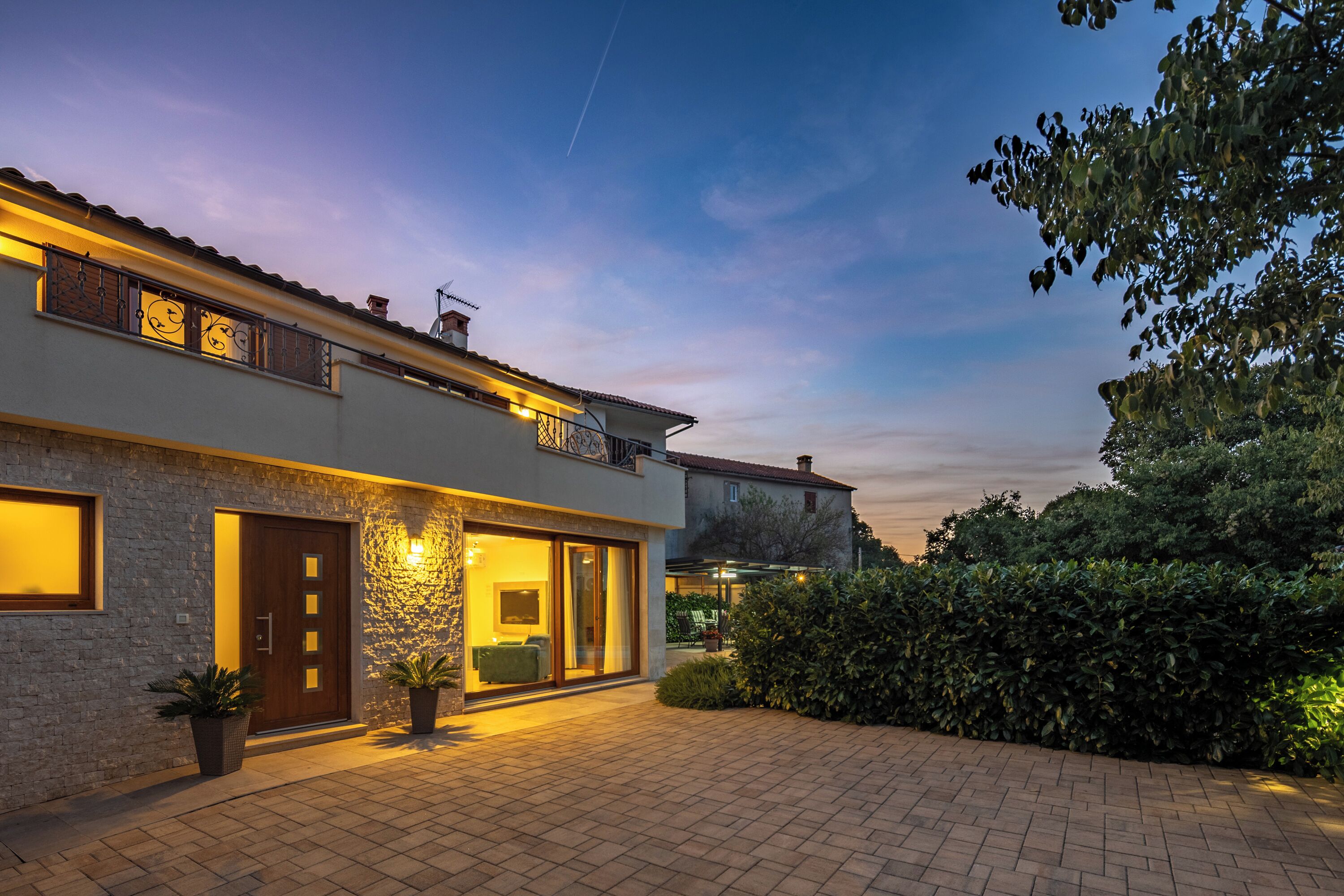 Perincian bahagian luar