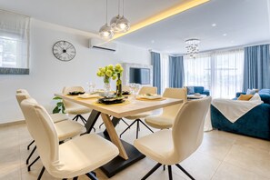 Family House, Multiple Bedrooms, 2 Bathrooms (Villa Mare With Private Pool And) | Dining
