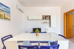 Villa | Dining room