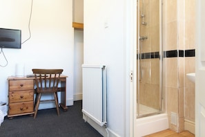Standard Room | Individually decorated, individually furnished, free WiFi, bed sheets - Pebbles Guest house (Southampton)