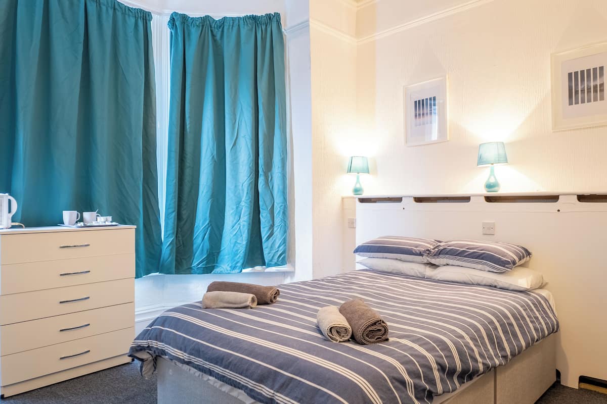 Basic-Doppelzimmer, mit Bad | Individuell dekoriert, individuell eingerichtet, kostenloses WLAN