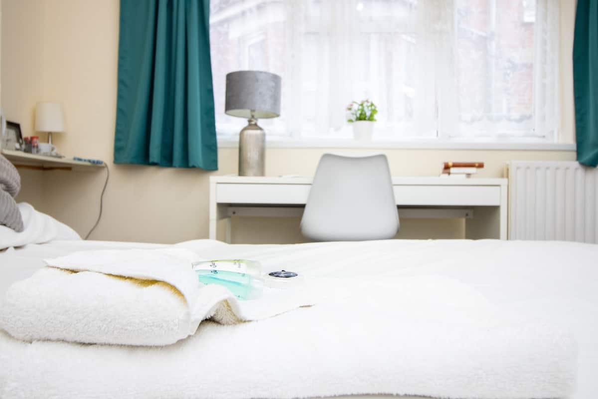 Basic-Doppelzimmer, mit Bad | Individuell dekoriert, individuell eingerichtet, kostenloses WLAN