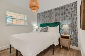 3 bedrooms, desk, iron/ironing board, free WiFi