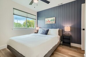 3 Schlafzimmer, Schreibtisch, Bügeleisen/Bügelbrett, kostenloses WLAN