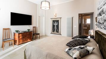 3 camere, una scrivania, ferro/asse da stiro, Wi-Fi gratuito