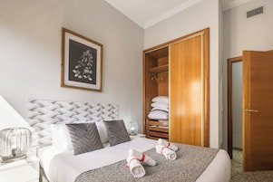 Apartment, 1 Bedroom | 1 bedroom, in-room safe, blackout drapes, soundproofing