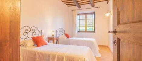 2 多间卧室、WiFi、床单