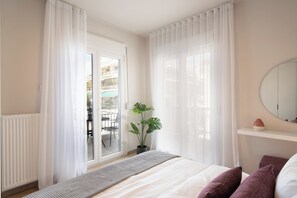 3 bedrooms, Egyptian cotton sheets, premium bedding, in-room safe - Fancy Apartment in the Heart of Athens (Athens)