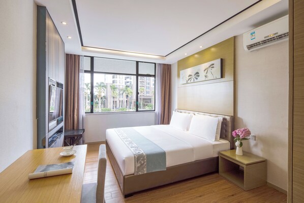 Family Suite | In-room safe, blackout drapes, soundproofing, iron/ironing board