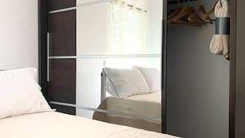 3 habitaciones, tabla de planchar con plancha, wifi y ropa de cama