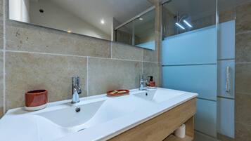 Hårtørrer, håndklæder