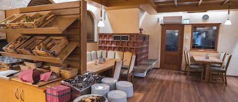 Buffet déjeuner gratuit tous les jours