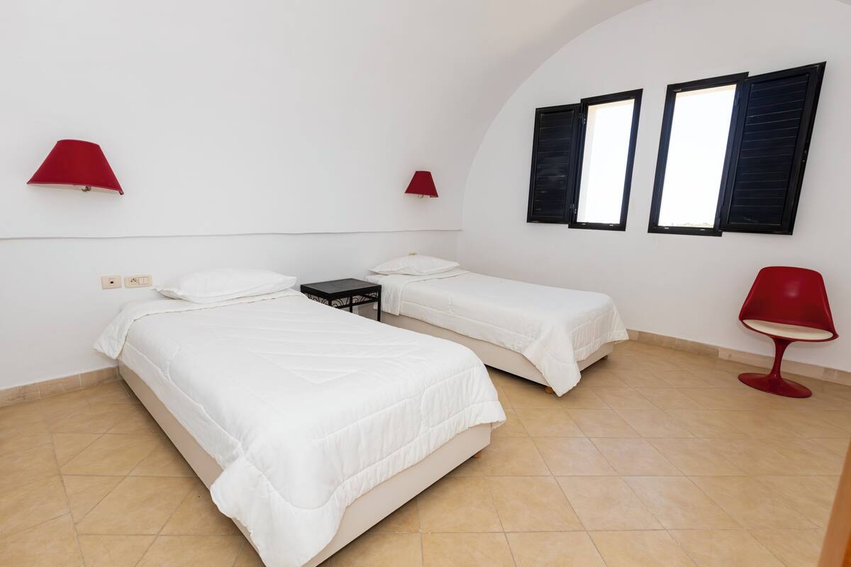 Standard Duplex | Memory foam beds, blackout drapes, soundproofing, WiFi (free)