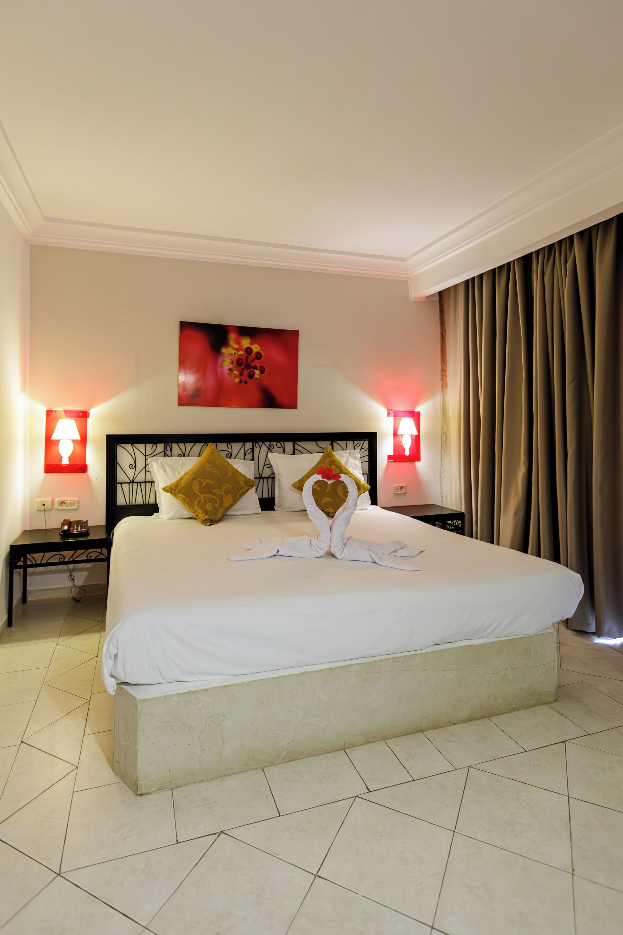 高级三人房 | 遮光窗帘、隔音、免费 WiFi