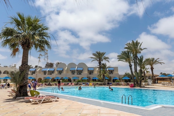 Innendørsbasseng og utendørsbasseng