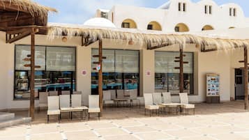 Sisäuima-allas, ulkouima-allas