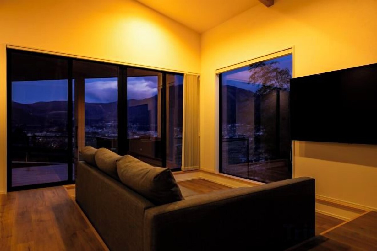 Living area | 50-inch LCD TV with digital channels, Netflix, toys
