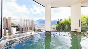 Villa de lujo, 3 habitaciones, alberca privada, vista a la colina | Vista del balcón