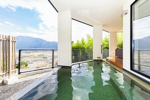 室外泳池、暖水池