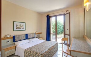 1 bedroom, bed sheets