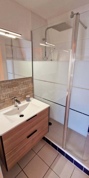 Een douche, een haardroger