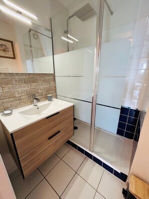 Hair dryer, toilet paper - 8-person apartment, duplex, village center, free water park (Talmont-Saint-Hilaire)