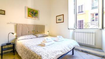 4 bedrooms, in-room safe, desk, iron/ironing board