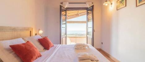 2 多间卧室、WiFi、床单