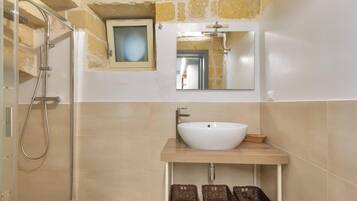 Studio | Bathroom | Towels