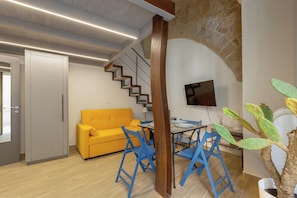 Studio | Living area