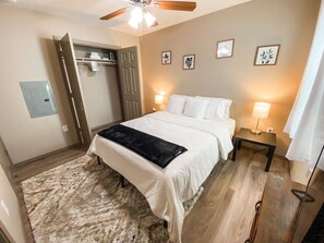 1 habitación, tabla de planchar con plancha, wifi gratis y ropa de cama 