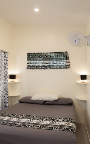 2 habitaciones, tabla de planchar con plancha, wifi y ropa de cama