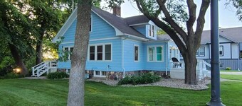 Fantastic Yard and Fun Location In Arnolds Park. Walk to Everything!