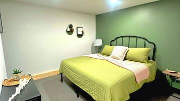 4 bedrooms, desk, iron/ironing board, travel cot