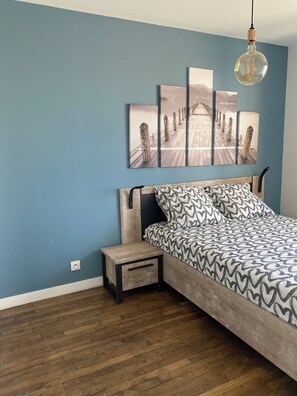 2 bedrooms, iron/ironing board, travel cot, free WiFi