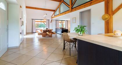 Villa avec piscine et Jaccuzzi. Idéal pour les familles avec enfants !