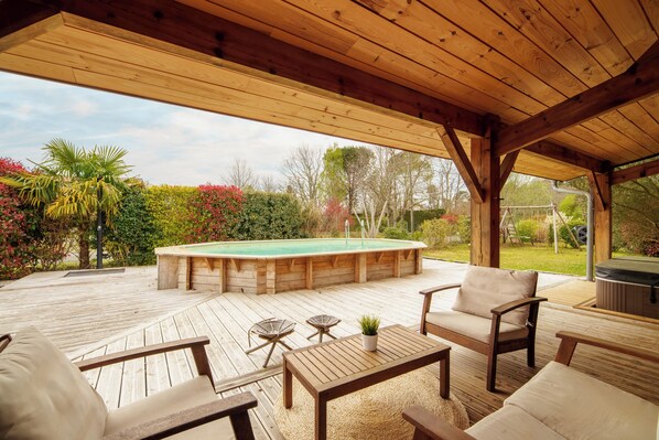 Terrace/patio - Villa Avec Piscine et Jaccuzzi. Idéal Pour les Familles Avec Enfants ! (Parentis-en-Born)