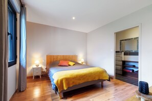 3 slaapkamers, een strijkplank/strijkijzer, gratis wifi