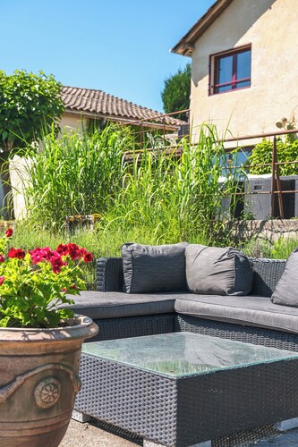 Gîte Amélie 1 à 2 adultes, piscine au sel chauffée (juin à septembre), spa