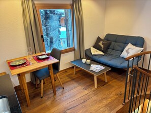 Älytelevisio, kirjoja, stereot