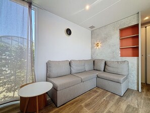 Télévision, table de tennis de table