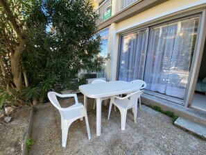 Unclassified image, 5 of 10, button