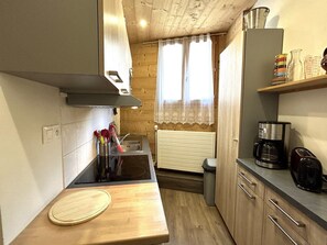 Fridge, microwave, oven, dishwasher - Charming 2BR in Village Center, Near Ski Lifts, WiFi (La Clusaz)