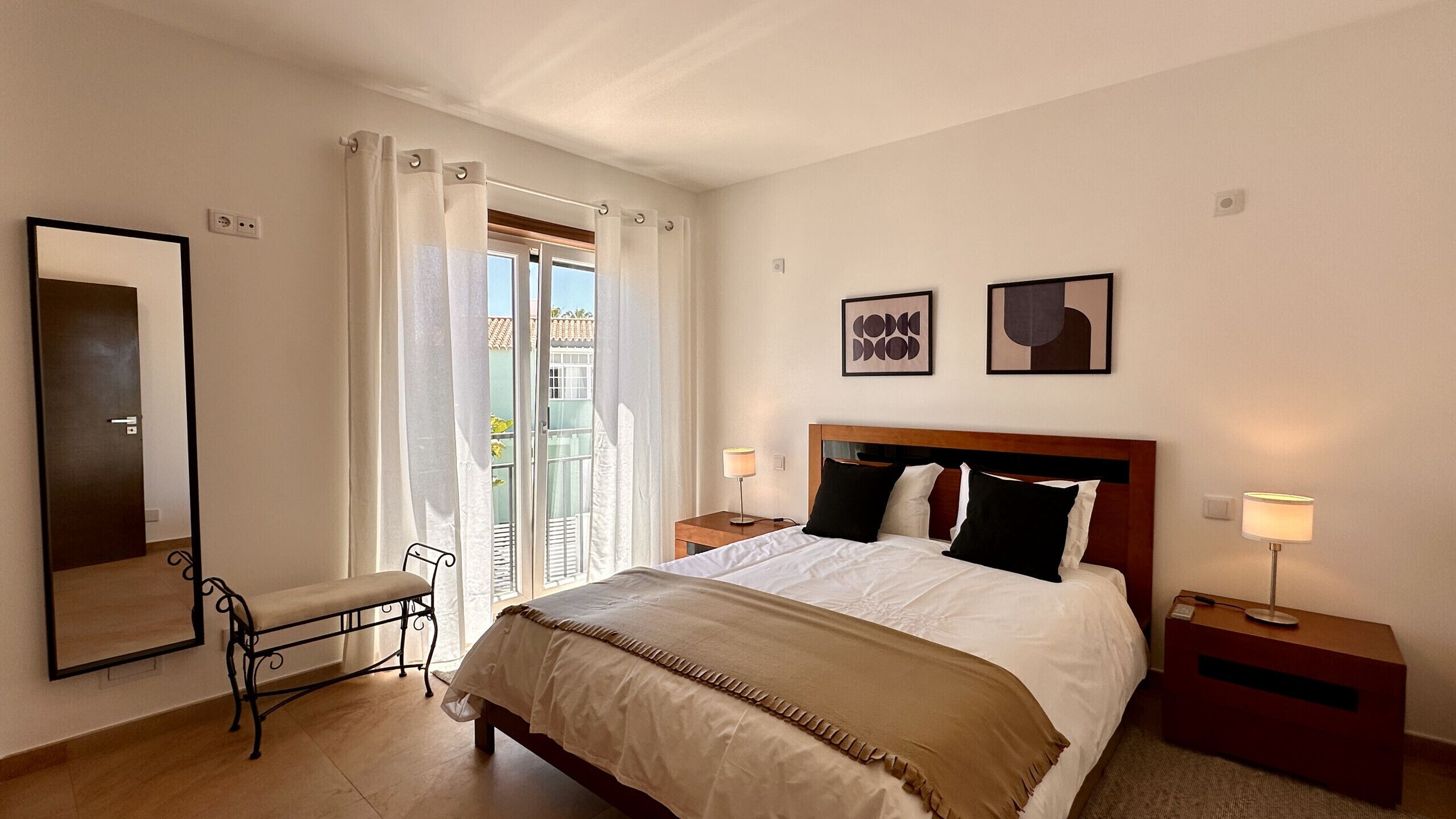 2 slaapkamers, een strijkplank/strijkijzer, wifi